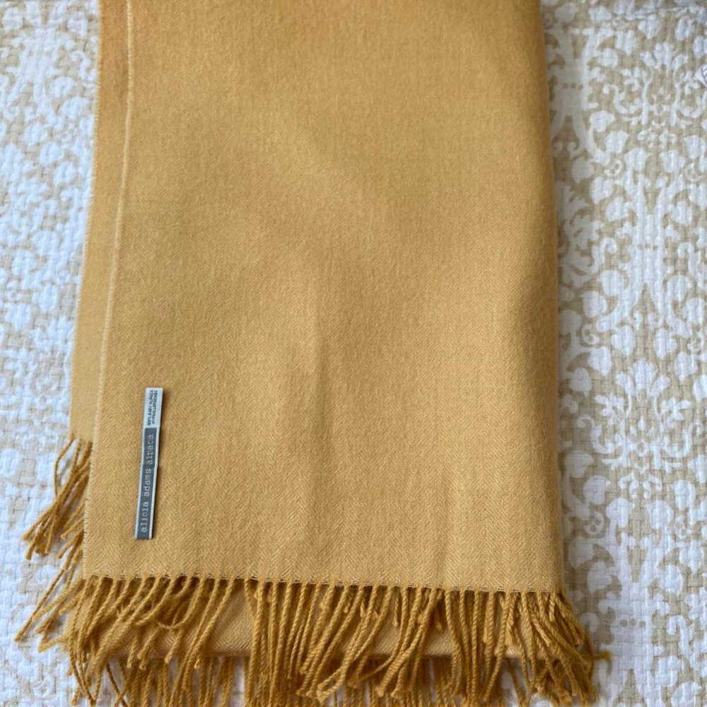 NEW Alicia Adams Alpaca Classic Throw